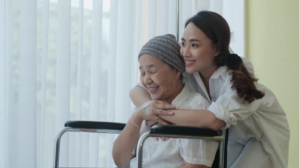 Nhìn thấy thứ bên trong túi vải mẹ chồng đưa, tôi khóc nấc vì hối hận - 1 Nhìn thấy thứ bên trong túi vải mẹ chồng đưa, tôi khóc nấc vì hối hận - 1