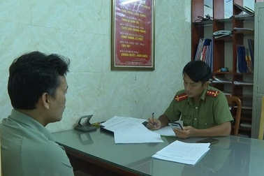 Triệu tập người đàn ông "chế" ô tô biển ngũ quý 5 đăng lên mạng để câu view