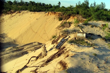 “Động cát tặc” ở Hà Tĩnh: Chính quyền xã “phủi” trách nhiệm
