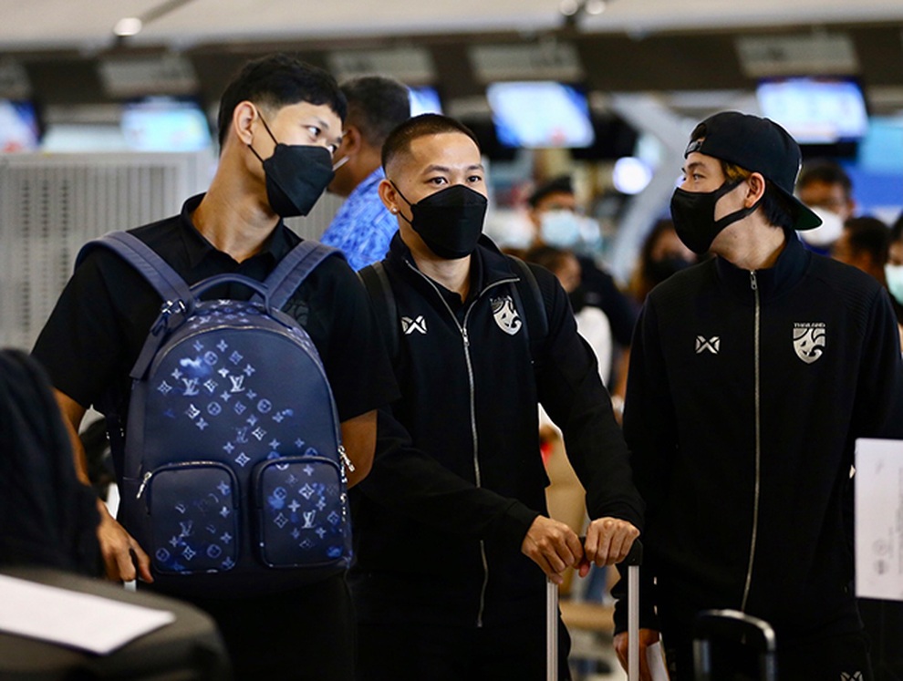 Thái Lan sang Singapore, HLV Mano Polking tái khẳng định vô địch AFF Cup - 3 Thái Lan sang Singapore, HLV Mano Polking tái khẳng định vô địch AFF Cup - 3