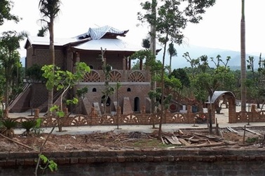 “Cung điện công chúa” sai phép trên đất Ba Vì là của một bác sĩ ở Hà Nội?