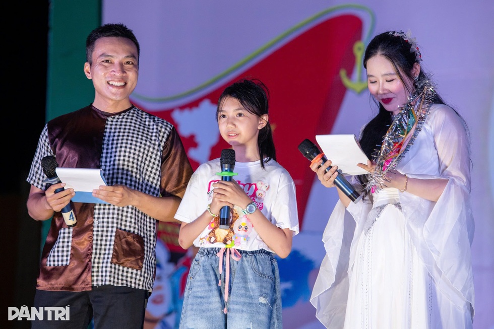 Cuộc gọi vượt trùng khơi, xúc động đêm Trung thu Vầng trăng của biển - 7