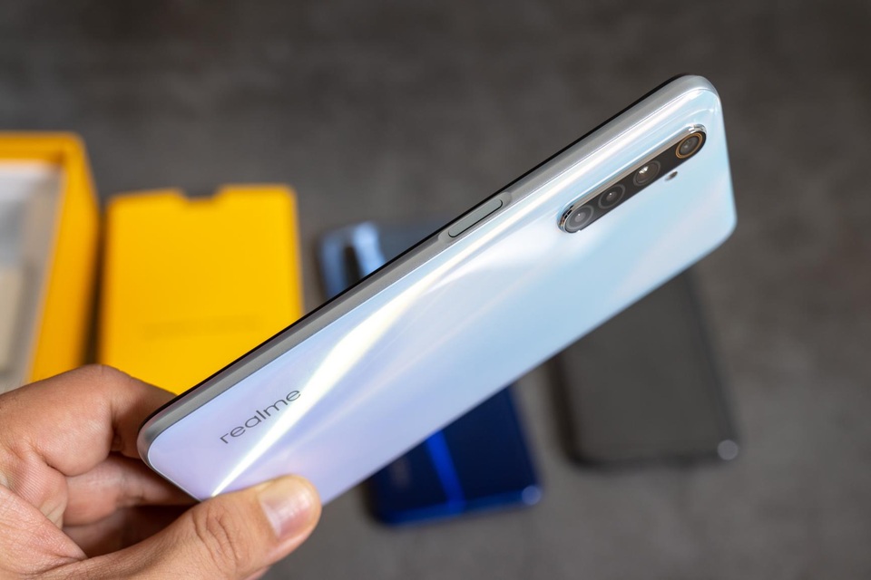 Đập hộp Realme 6 màn hình 90Hz giá từ 6 triệu đồng - 6 Đập hộp Realme 6 màn hình 90Hz giá từ 6 triệu đồng - 6