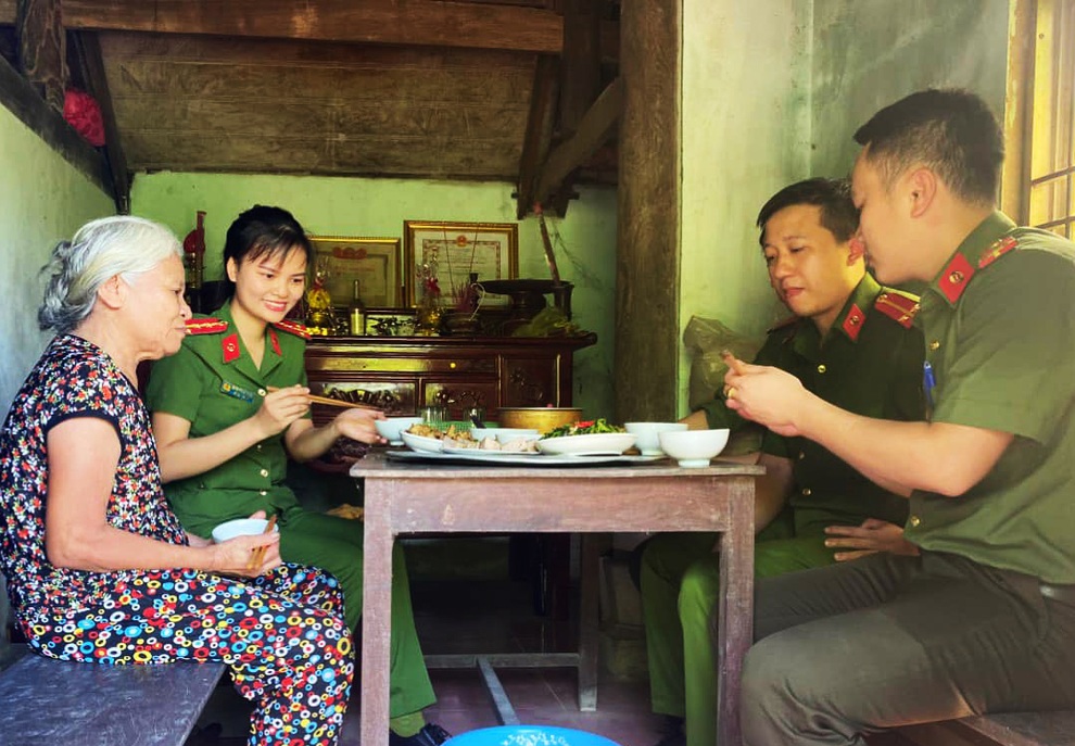 Tháng Bảy, xúc động những bữa cơm tri ân thân nhân liệt sĩ - 6 Tháng Bảy, xúc động những bữa cơm tri ân thân nhân liệt sĩ - 6
