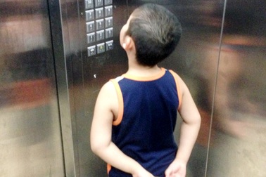 Chỉ ở Hà Nội: Thang máy thành phòng ăn, toilet