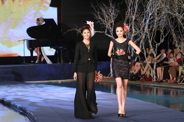 ‘Chân dài” Việt khoe sắc trên sàn catwalk