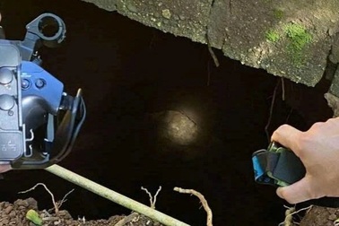 Sau mưa lũ, xuất hiện hố sụt lún chưa xác định được độ sâu ở Quảng Trị