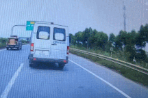 Kinh hoàng khoảnh khắc suýt đối đầu xe chạy ngược chiều trên đường cao tốc