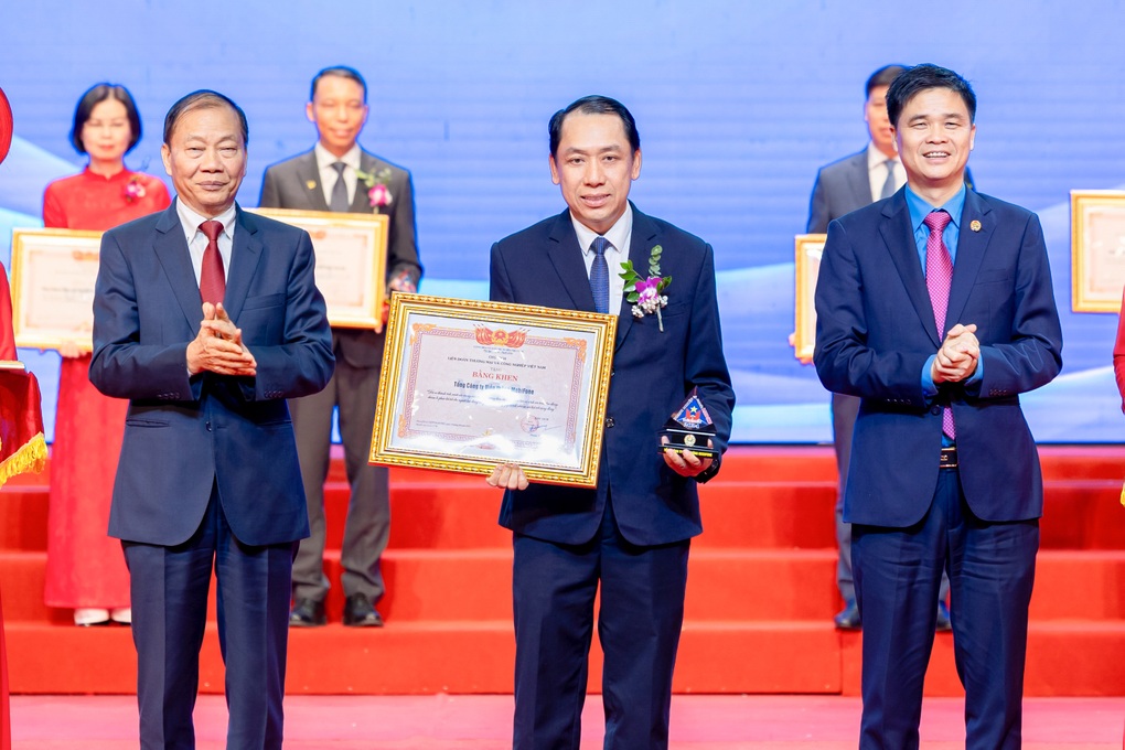 MobiFone nhận vinh danh Doanh nghiệp tiêu biểu vì người lao động năm 2024 - 3 MobiFone nhận vinh danh Doanh nghiệp tiêu biểu vì người lao động năm 2024 - 3
