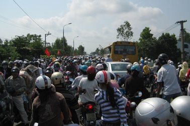 Đầu năm đi tảo mộ, xem kẹt xe