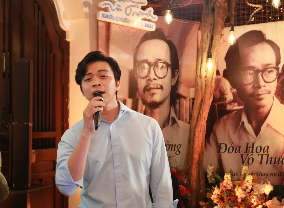 Trần Lực bồi hồi khi từ Hà Nội vào thắp nhang cho cố nhạc sĩ Trịnh Công Sơn - 5 Trần Lực bồi hồi khi từ Hà Nội vào thắp nhang cho cố nhạc sĩ Trịnh Công Sơn - 5