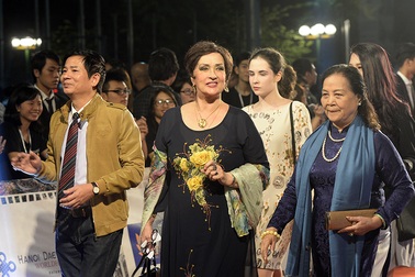 Khoảnh khắc ấn tượng trên thảm đỏ LHP Quốc tế Hà Nội 2016