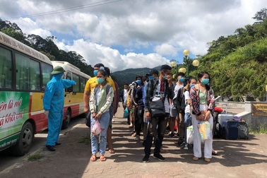 Cách ly hơn 600 sinh viên Lào trở lại Việt Nam học tập