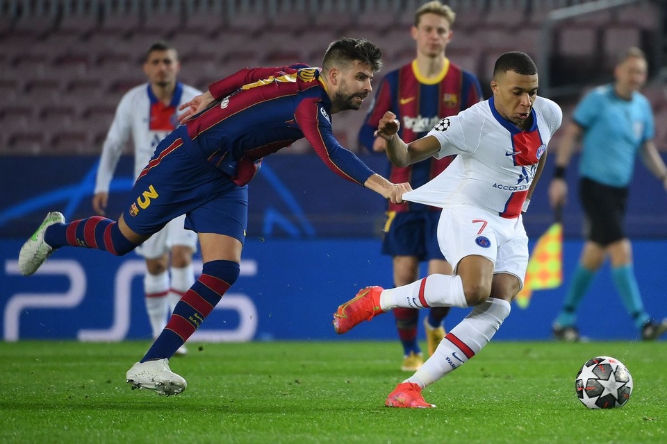 Griezmann và Pique văng tục chửi nhau trong thảm bại của Barcelona - 2 Griezmann và Pique văng tục chửi nhau trong thảm bại của Barcelona - 2