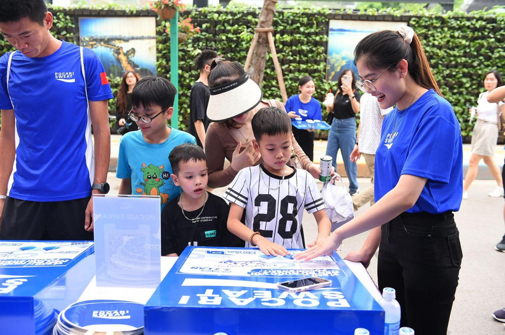 Pocari Sweat Việt Nam tiếp sức 10.000 người chinh phục Tay Ho Half Marathon 2024 - 2 Pocari Sweat Việt Nam tiếp sức 10.000 người chinh phục Tay Ho Half Marathon 2024 - 2