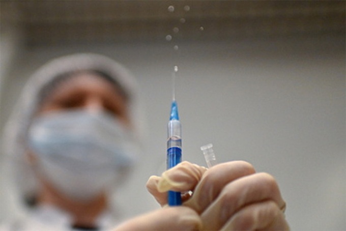 Việc người dân không đi tiêm vaccine là một trong những nguyên nhân chính khiến dịch COVID-19 tại Nga diễn biến phức tạp. Ảnh: RIAN.