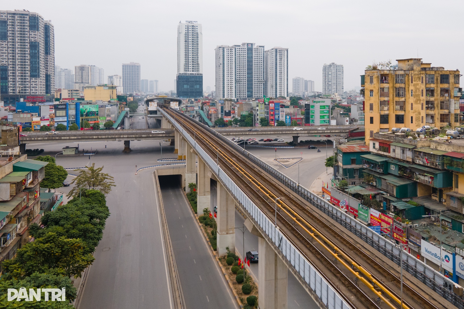 Hà Nội: Đường phố thênh thang ngày mùng một Tết - 4 Hà Nội: Đường phố thênh thang ngày mùng một Tết - 4