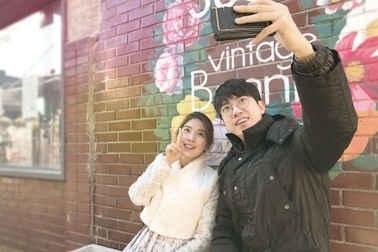 Dịch vụ lạ: Thuê trai đẹp "dắt" đi du lịch khắp nơi