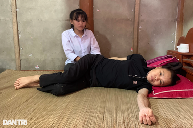 Người mẹ bất hạnh nghẹn ngào: "Các bác ơi thương con em với!"