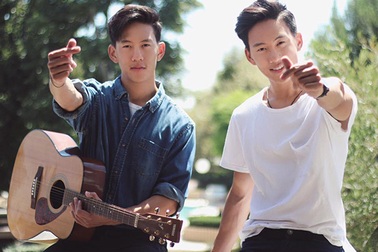 Cặp sinh đôi Việt - Thái cover "Em gái mưa" ngọt ngào