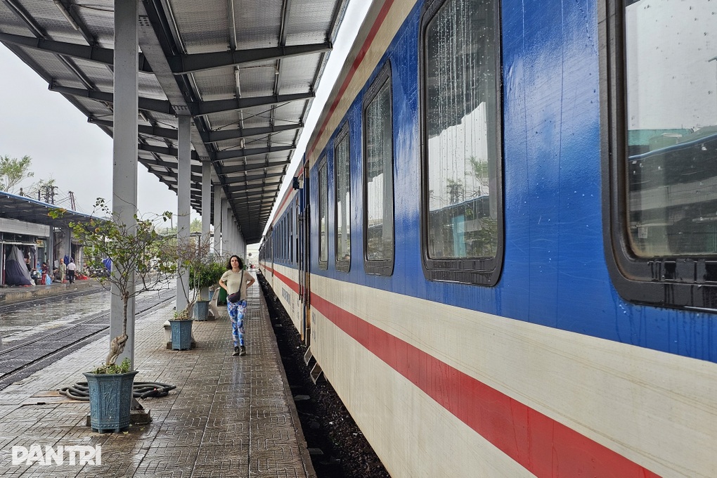 100m đường sắt Bắc - Nam bị khoét rỗng, ray “treo” lơ lửng - 2 100m đường sắt Bắc - Nam bị khoét rỗng, ray “treo” lơ lửng - 2