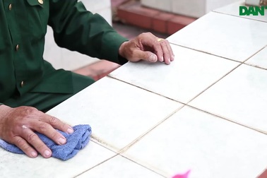 Cựu chiến binh 30 năm chăm sóc mộ phần đồng đội.