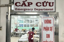 Người đàn ông bị điện giật dính trên cột cao ở TPHCM: Nạn nhân bỏng 55%