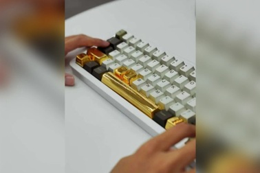 Công ty tặng bàn phím vàng trị giá 148 triệu đồng giữ chân nhân viên giỏi