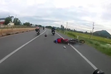 Đoàn phượt thủ phóng nhanh, chèn ép rồi gây tai nạn cho nhau