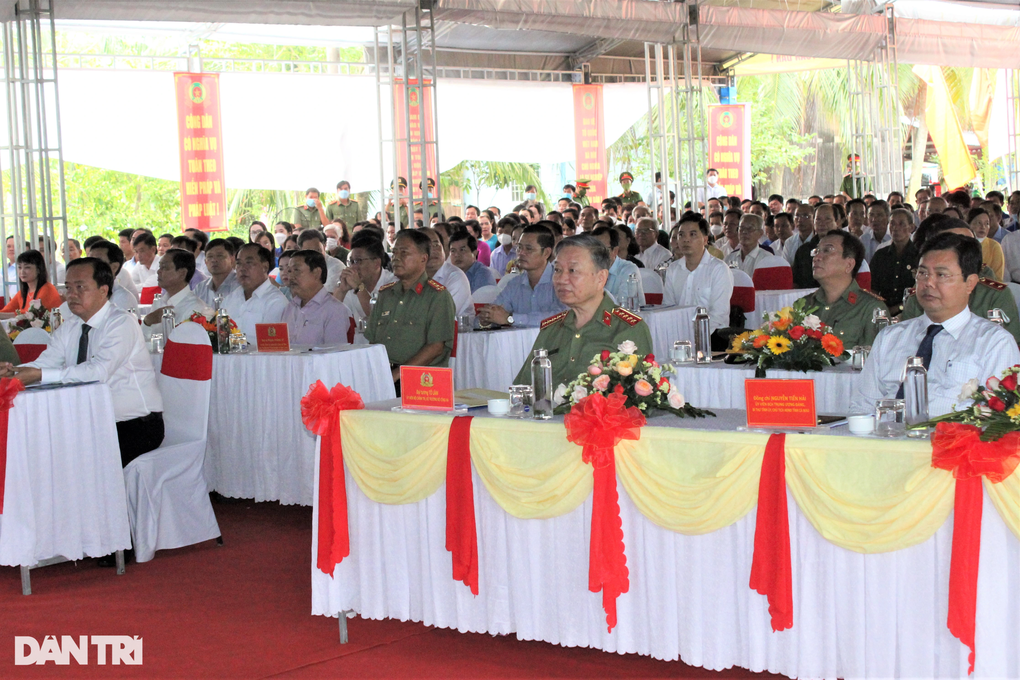 Phong trào bảo vệ an ninh Tổ quốc phải hợp lòng dân, vừa sức dân - 1 Phong trào bảo vệ an ninh Tổ quốc phải hợp lòng dân, vừa sức dân - 1