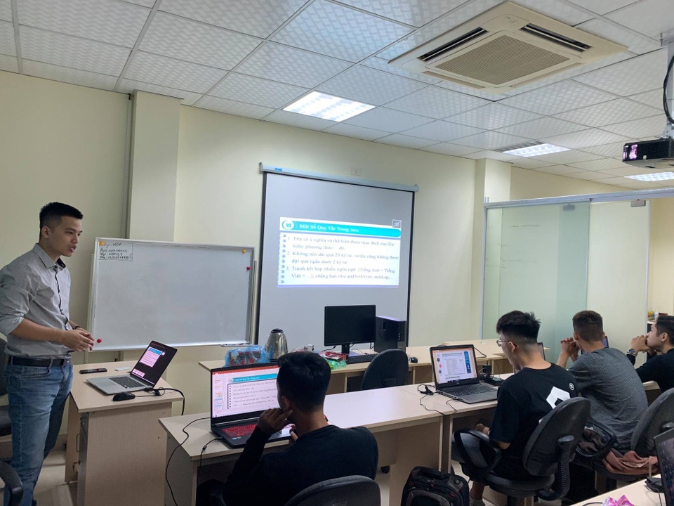 Muốn lương tháng lên đến con số nghìn đô thì đừng bỏ qua ngành học đang hot hit này! - 1 Muốn lương tháng lên đến con số nghìn đô thì đừng bỏ qua ngành học đang hot hit này! - 1