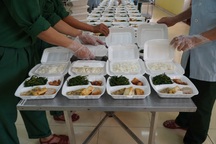 Cận cảnh suất ăn tiêu chuẩn quân đội cho người cách ly ở Bắc Giang