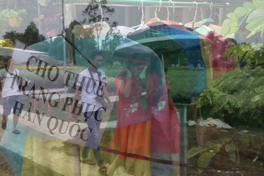 Đông nghịt bạn trẻ đến Làng hoa Sa Đéc