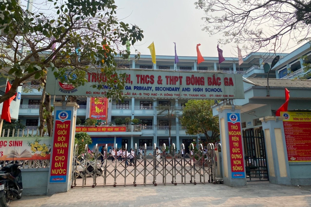 Xôn xao clip thầy giáo tát học sinh trong giờ học - 2 Xôn xao clip thầy giáo tát học sinh trong giờ học - 2