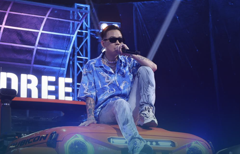 Bóc đồ Andree tại Rap Việt: Dát đầy hàng hiệu, đeo đồng hồ đến 2 tỷ đồng - 4 Bóc đồ Andree tại Rap Việt: Dát đầy hàng hiệu, đeo đồng hồ đến 2 tỷ đồng - 4