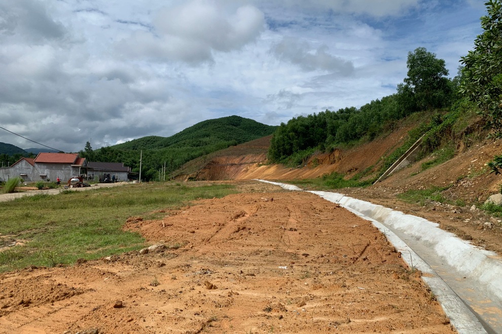 Chủ tịch tỉnh Quảng Ngãi: Sẽ xử lý nhà thầu bỏ của chạy lấy người - 1 Chủ tịch tỉnh Quảng Ngãi: Sẽ xử lý nhà thầu bỏ của chạy lấy người - 1