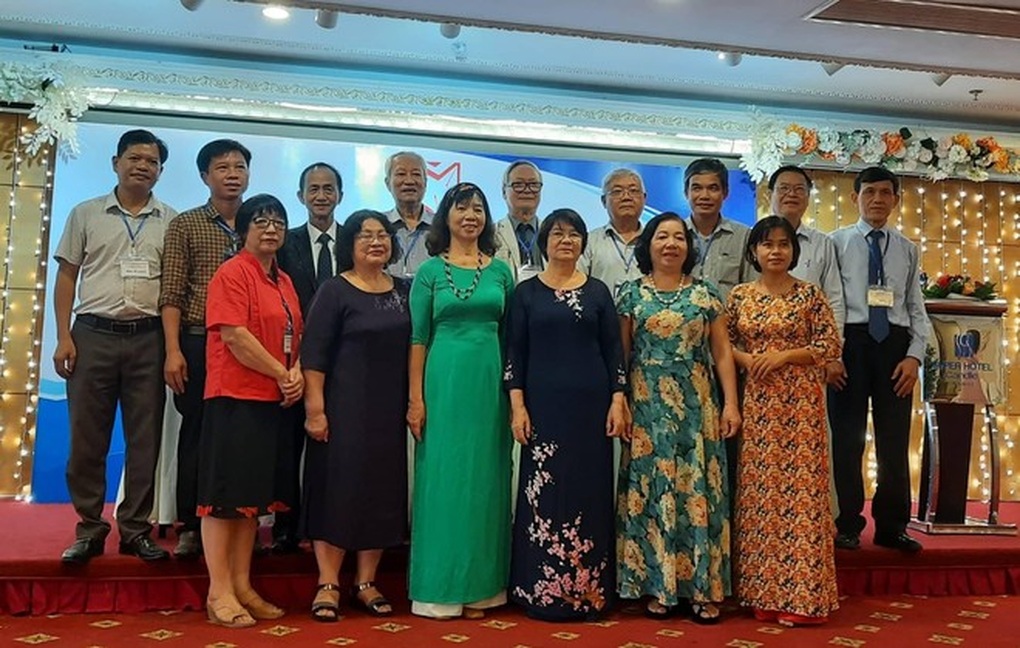Nhà thơ Đoàn Thị Lam Luyến giữ chức Chủ tịch Hiệp hội Tác giả phi hư cấu - 1 Nhà thơ Đoàn Thị Lam Luyến giữ chức Chủ tịch Hiệp hội Tác giả phi hư cấu - 1