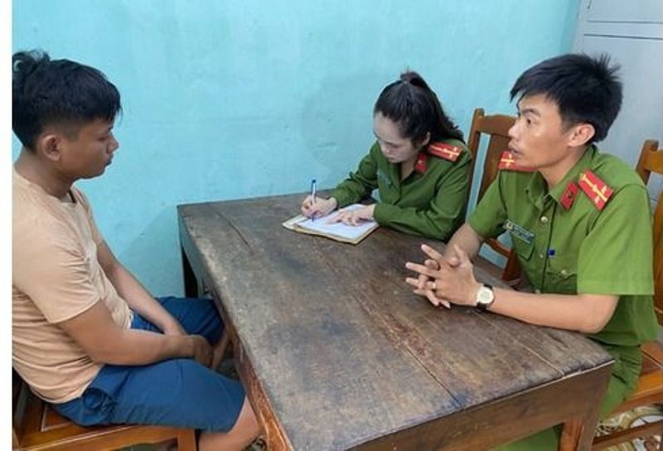 Mở tiệc ma túy để chuẩn bị đi làm ăn xa - 2 Mở tiệc ma túy để chuẩn bị đi làm ăn xa - 2