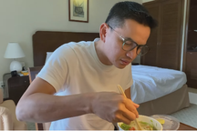 HLV Kiatisuk khen món phở Việt Nam, người hâm mộ nức lòng