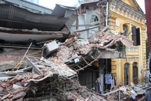 Hình ảnh tòa biệt thự Pháp cổ đổ sập, "nát vụn"