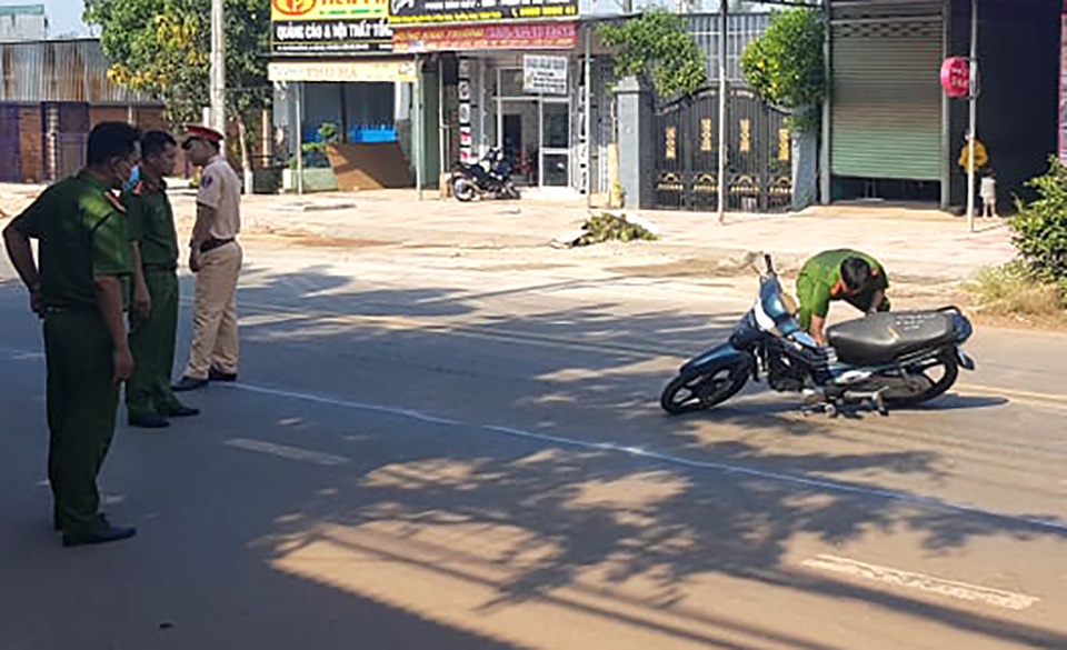 Vụ bị cáo nhảy lầu tự tử tại tòa: Thực nghiệm lại hiện trường tai nạn - 1 Vụ bị cáo nhảy lầu tự tử tại tòa: Thực nghiệm lại hiện trường tai nạn - 1
