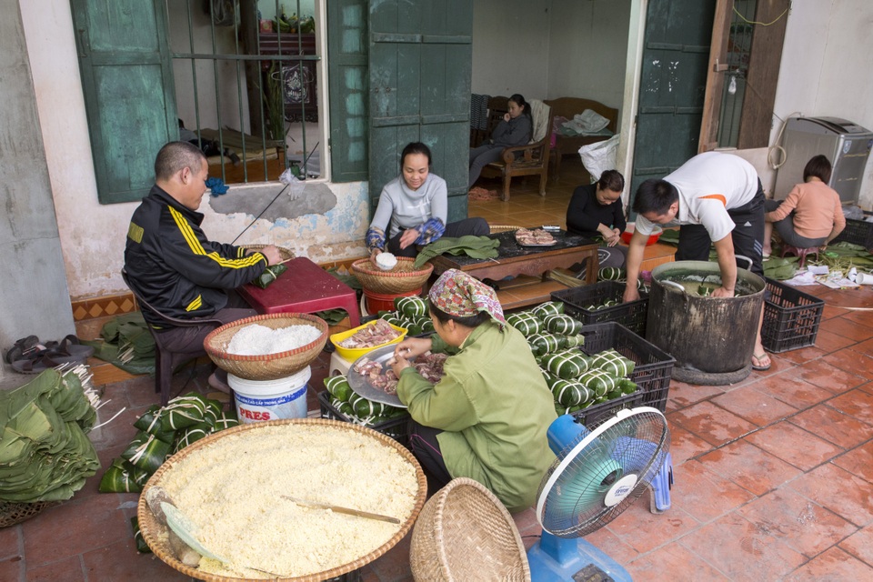 Nét đẹp truyền thống gia đình Việt: Gói bánh chưng ngày Tết - 1 Nét đẹp truyền thống gia đình Việt: Gói bánh chưng ngày Tết - 1