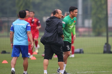 Park Hang Seo nhận tin không vui từ thủ môn Nguyên Mạnh