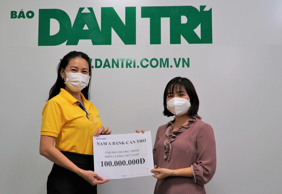 Hàng trăm triệu đồng ủng hộ Kiên cường Việt Nam chống dịch Covid-19 - 2 Hàng trăm triệu đồng ủng hộ Kiên cường Việt Nam chống dịch Covid-19 - 2