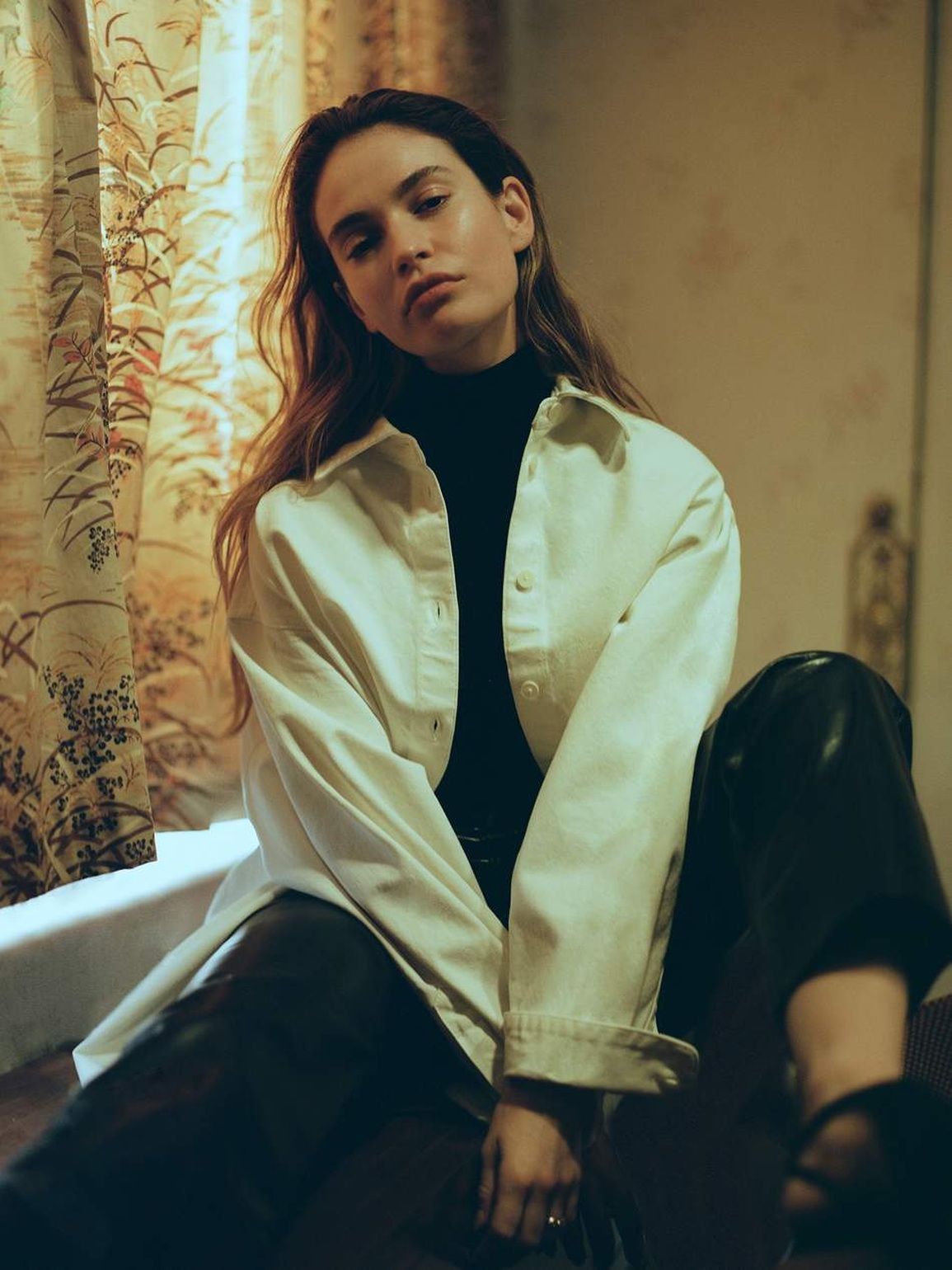 Lily James phấn khích với bộ phim kể về clip nóng đầu tiên bị lộ - 8 Lily James phấn khích với bộ phim kể về clip nóng đầu tiên bị lộ - 8