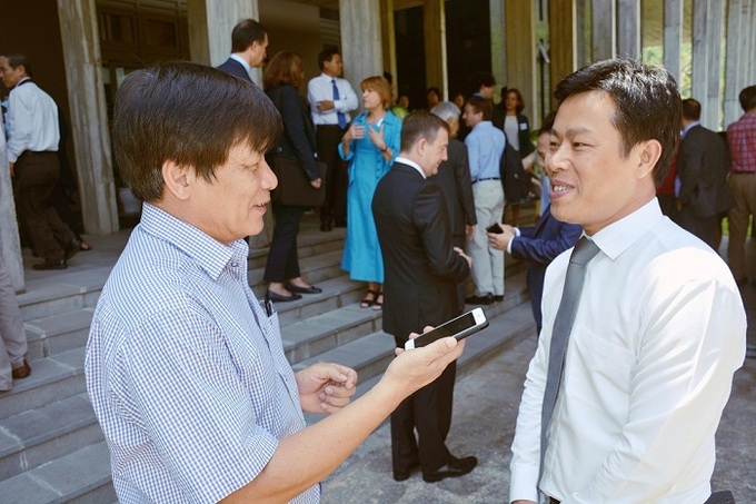 Thứ trưởng Lê Quân trao đổi với Q.TBT báo LĐ-XH, dansinhvn.com. 