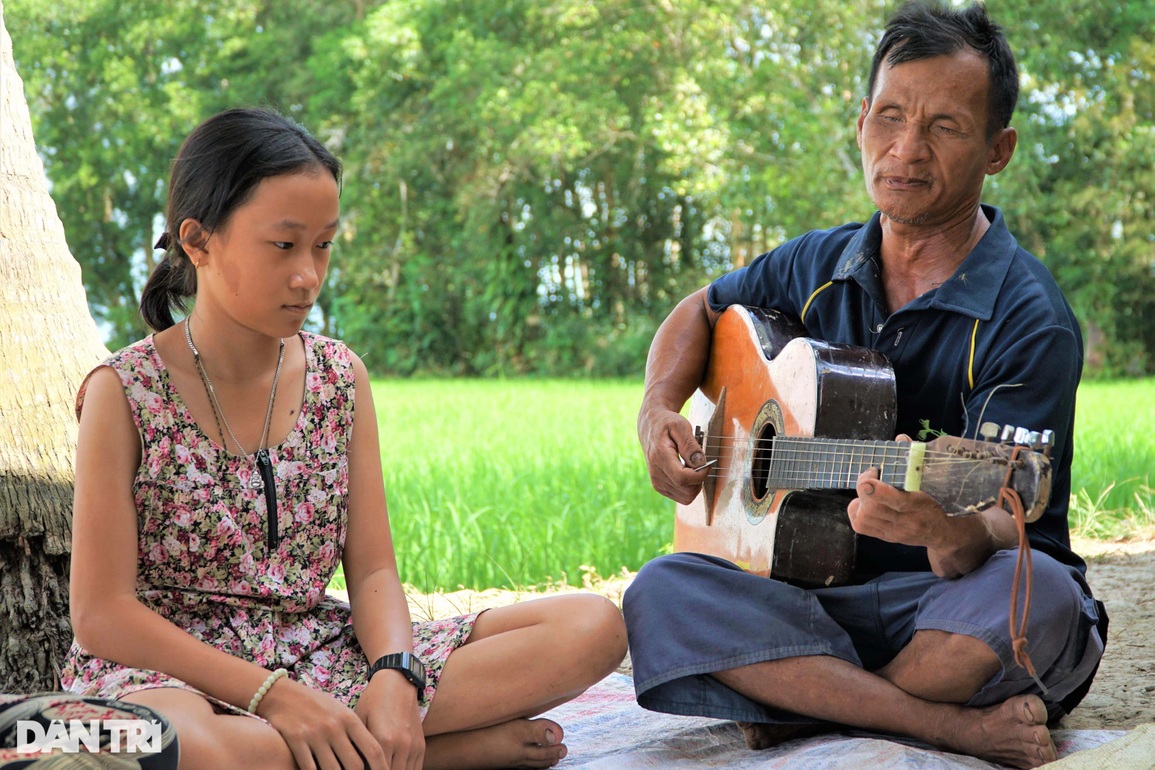 Lão nông mù tiết lộ bí quyết đặt trúm lươn siêu lạ, hát cải lương siêu hay - 11 Lão nông mù tiết lộ bí quyết đặt trúm lươn siêu lạ, hát cải lương siêu hay - 11