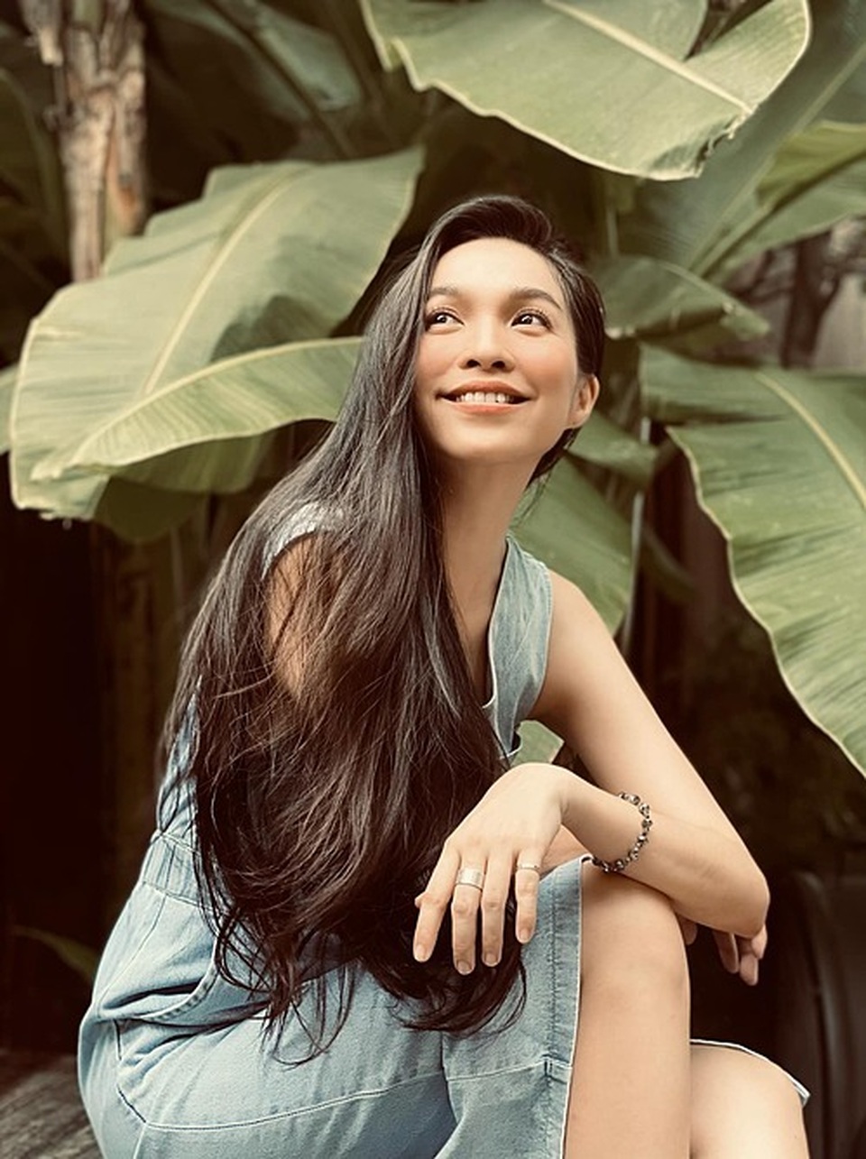 Hương Tràm diện váy rộng giữa nghi vấn đang mang bầu - 7 Hương Tràm diện váy rộng giữa nghi vấn đang mang bầu - 7
