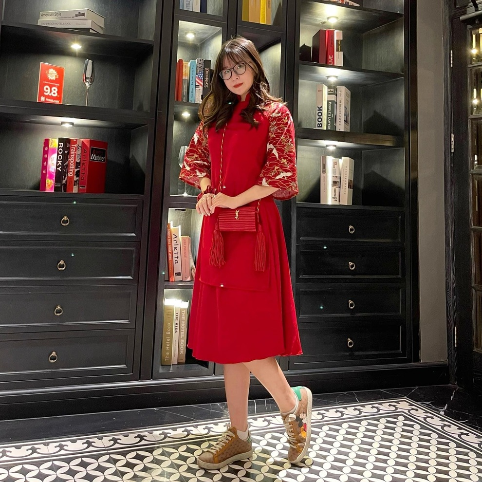 Rich kid mới nổi trên TikTok: 18 tuổi, học trường nhà giàu, IELTS 8.0 - 11 Rich kid mới nổi trên TikTok: 18 tuổi, học trường nhà giàu, IELTS 8.0 - 11