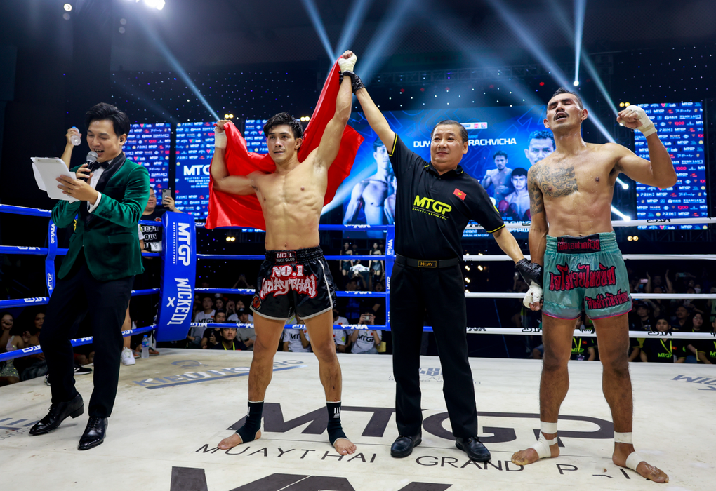 Dàn nghệ sĩ Việt cổ vũ nhiệt tình cho giải đấu Muay Thái - 1